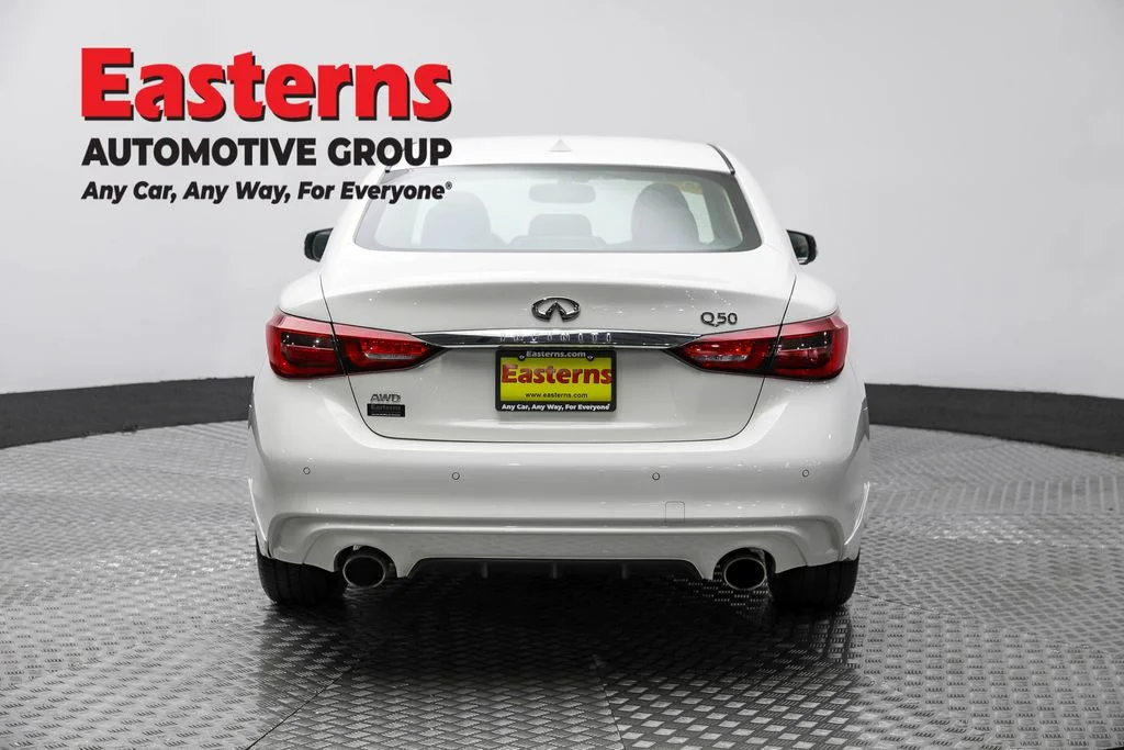 Used 2022 White INFINITI LUXE image 6