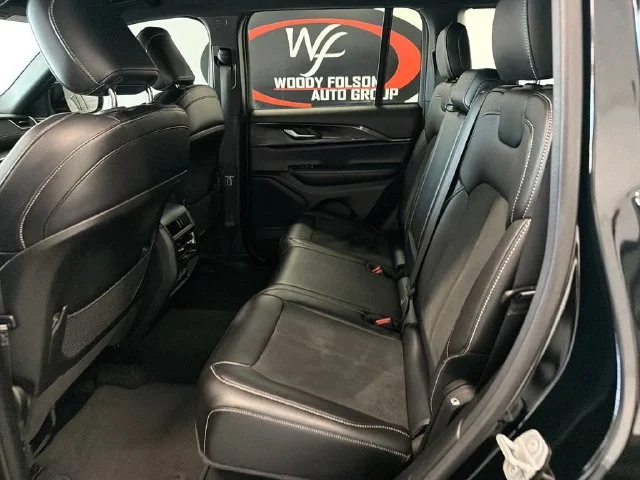Used 2023 Black Jeep Altitude image 14