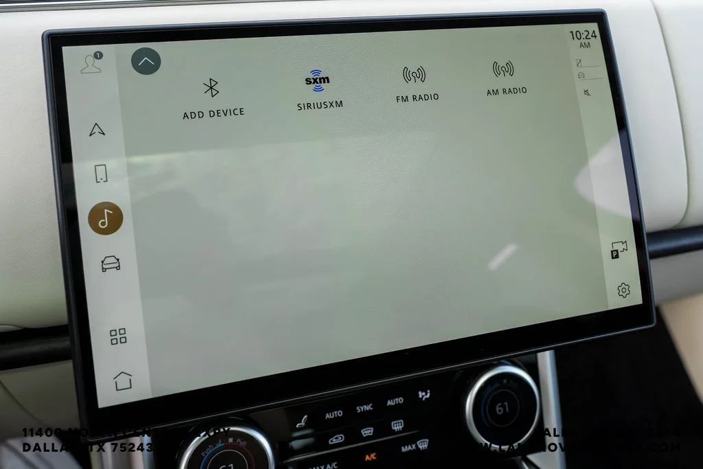Used 2023 Silver Land Rover SE image 30