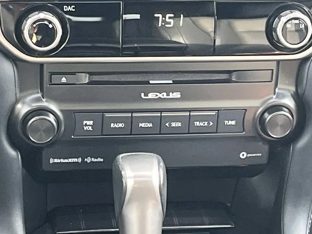 Used 2022 White Lexus 460 image 18