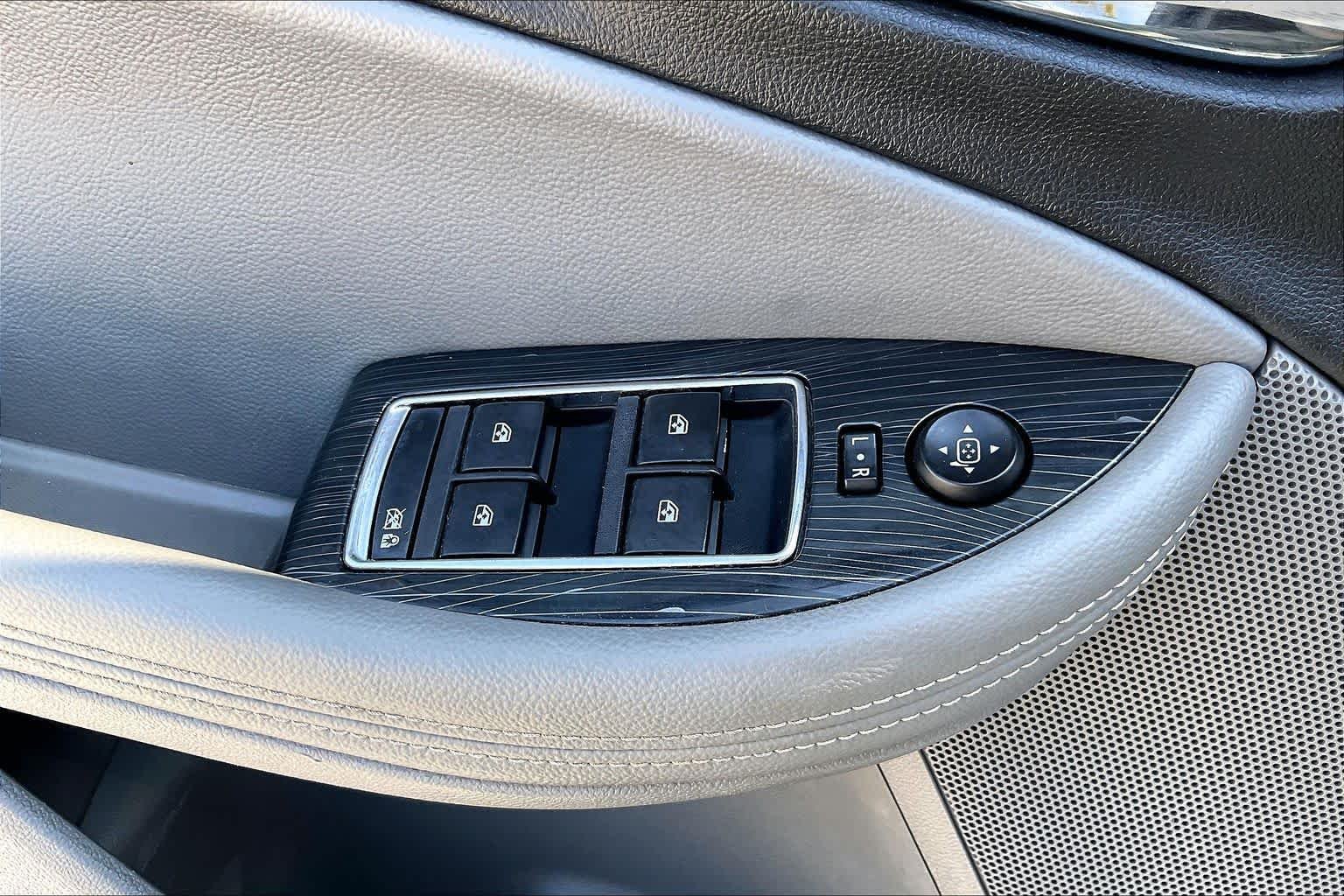 Used 2016 Summit White Chevrolet LT image 30