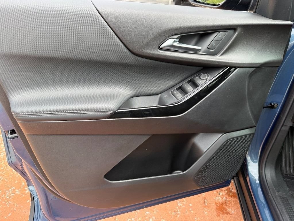 2027 Chevrolet Equinox LT - Photo 8