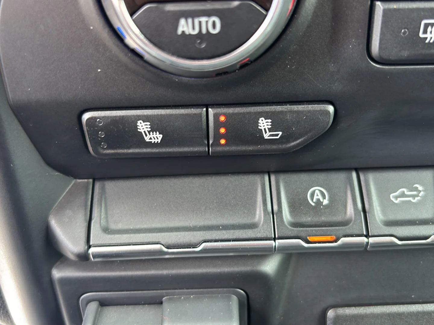 Used 2019 Silver Ice Metallic Chevrolet LT image 25