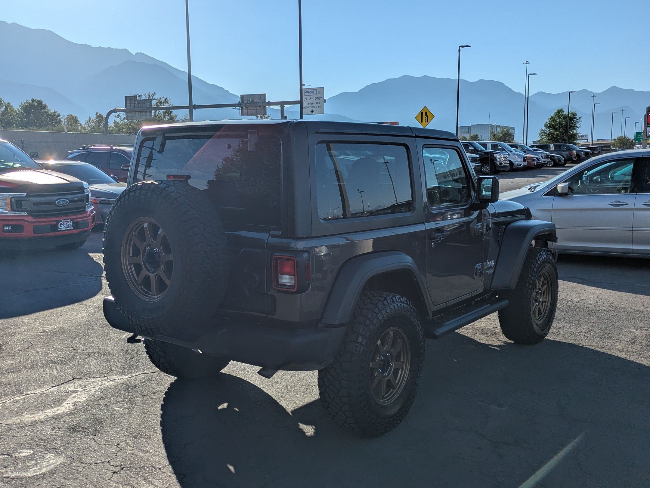 Used 2018 Granite Crystal Clearcoat Metallic Jeep Sport S image 3