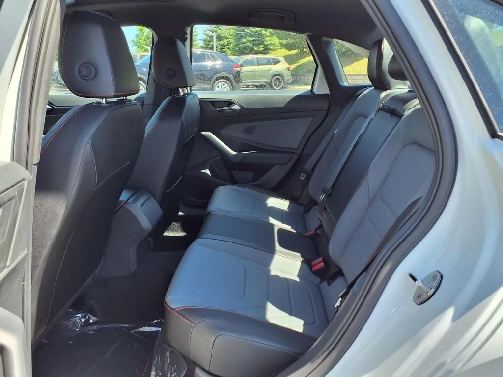 New 2026 Pure White w/Deep Black Roof Volkswagen 2.0T Autobahn image 20