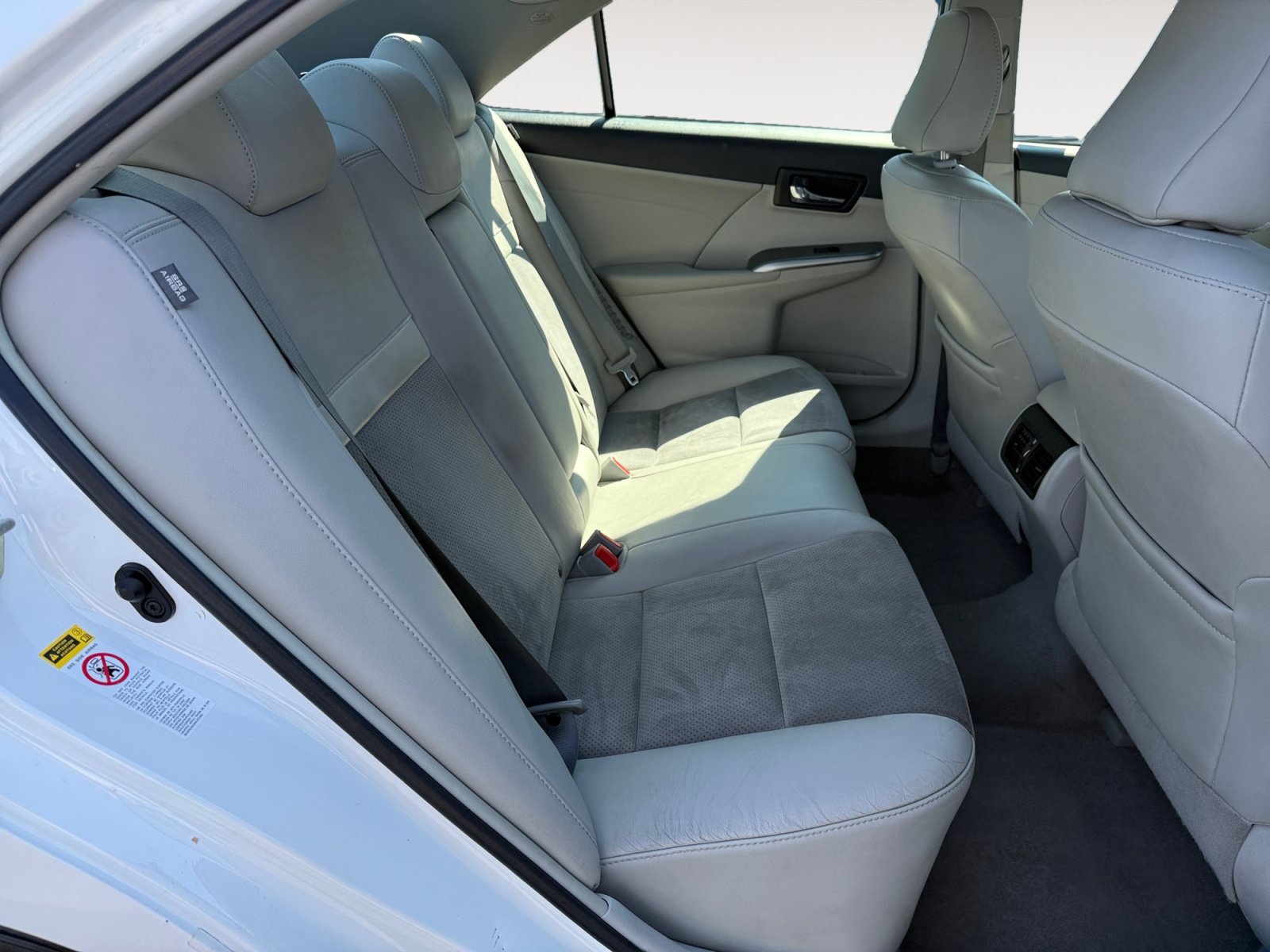 Used 2014 Super White Toyota XLE image 18