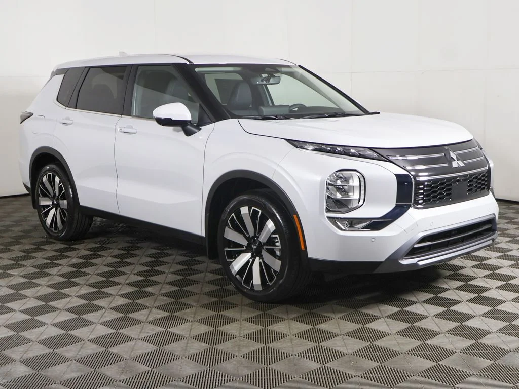 New 2026 White Mitsubishi SE image 57