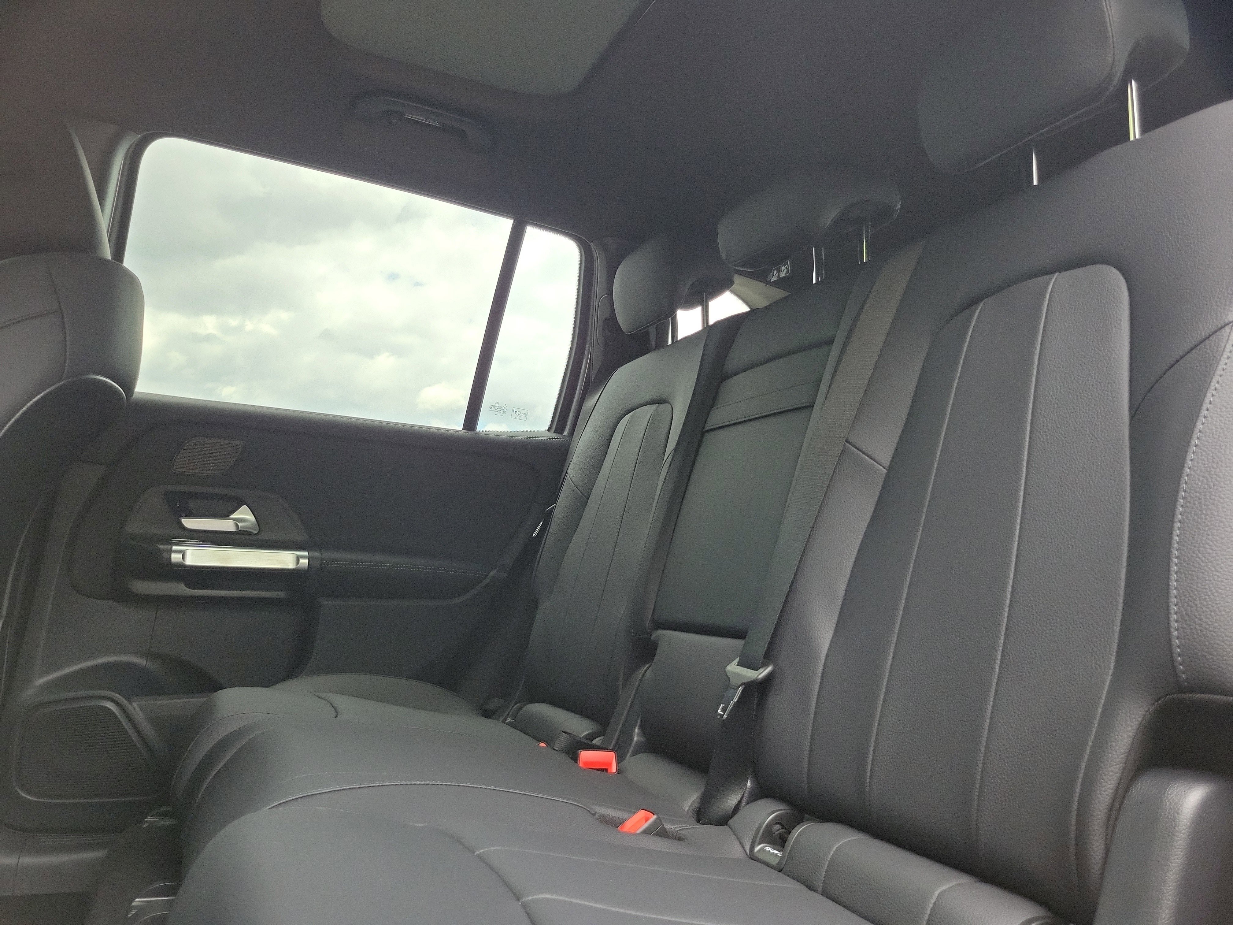 New 2026 Mountain Grey Metallic Mercedes-Benz GLB 250 image 40