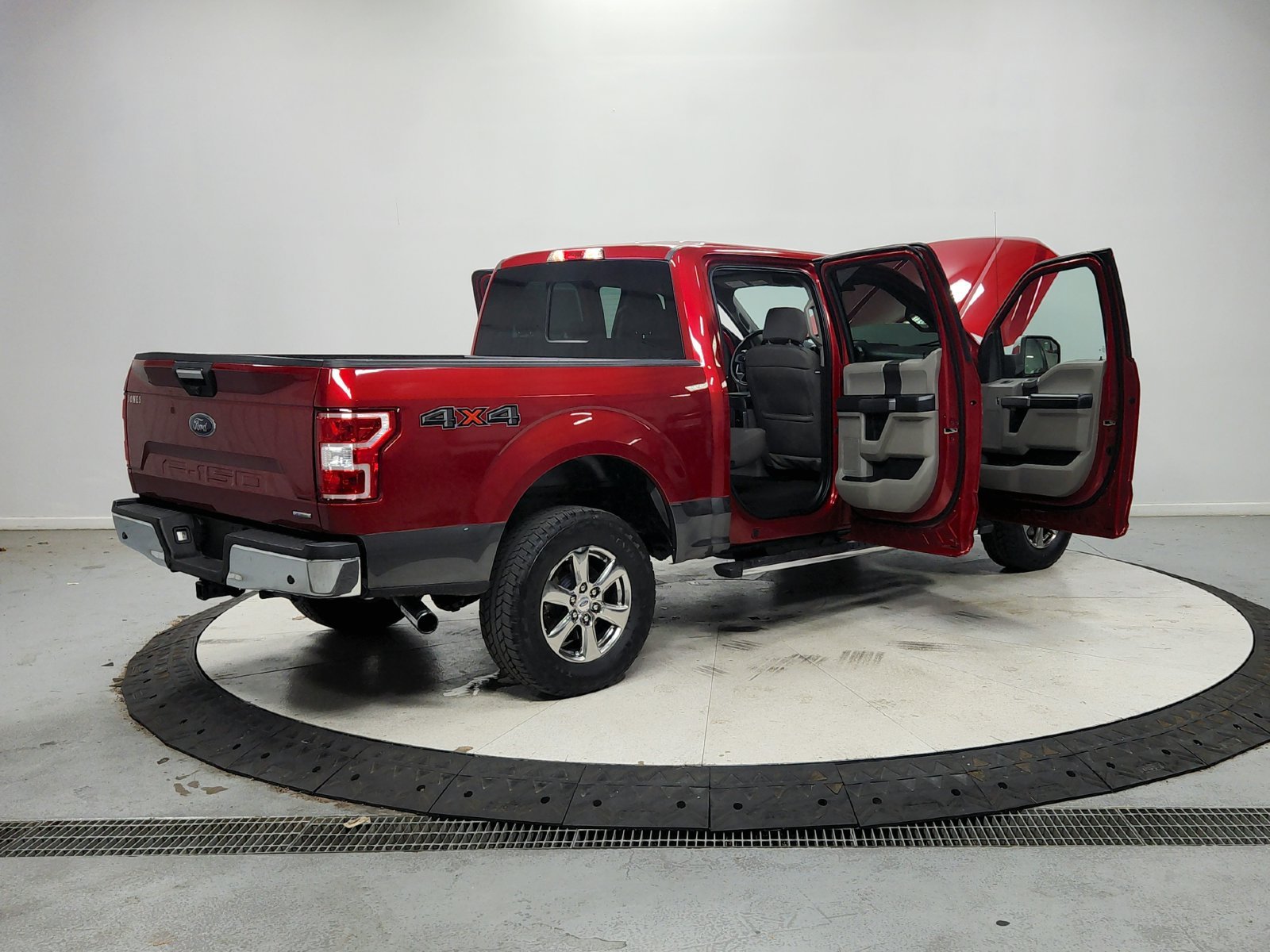 Used 2020 Red Ford XLT image 16