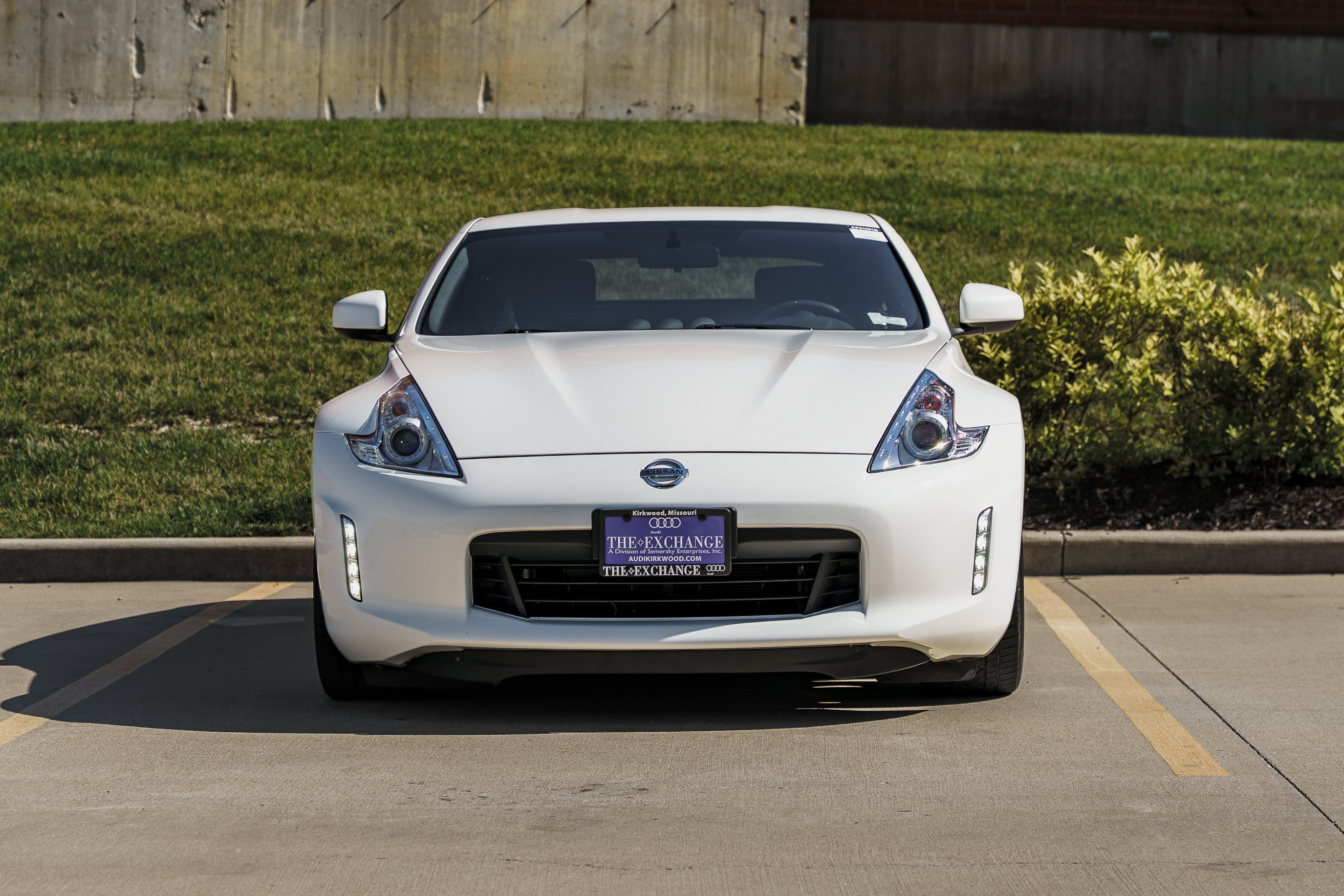 Used 2016 Pearl White Nissan Sport image 24