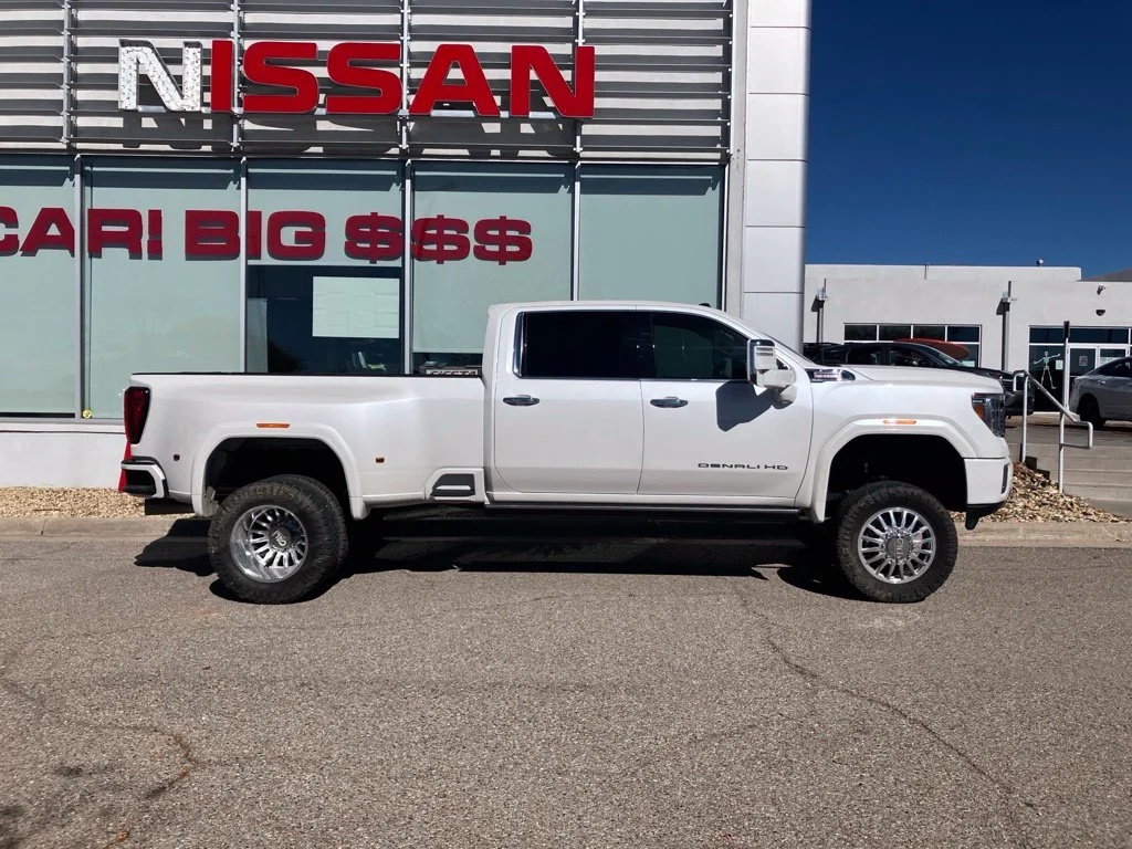 Used 2022 White GMC Denali image 6
