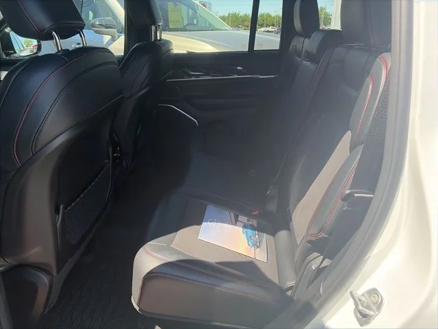 Used 2022 White Jeep Trailhawk image 17