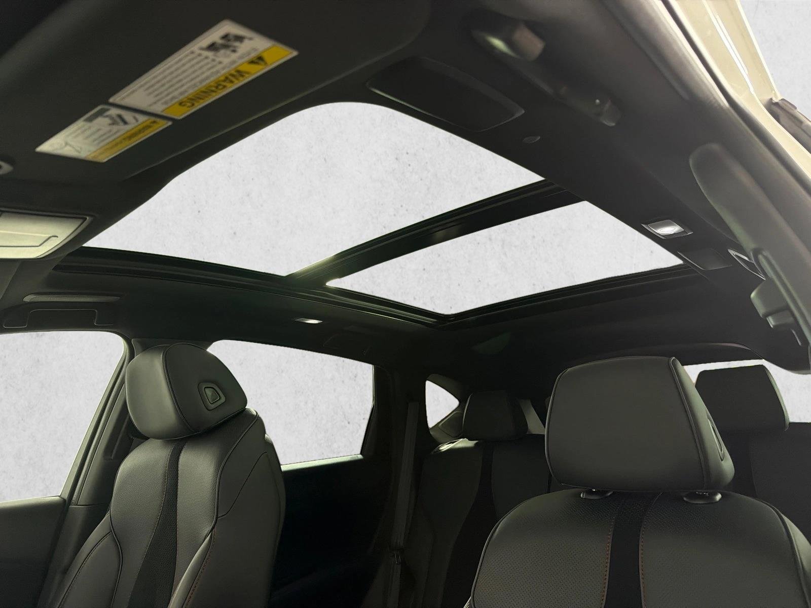 Used 2023 Platinum White Pea Acura w/A-Spec Package image 2