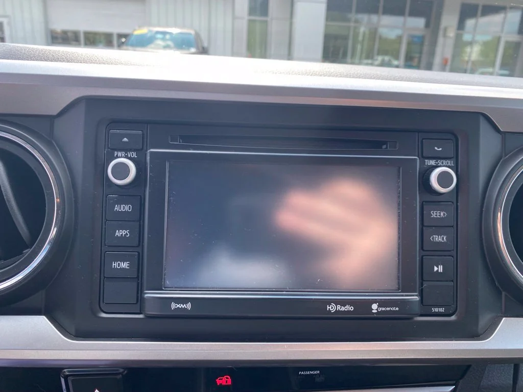 Used 2016 White Toyota SR5 image 20