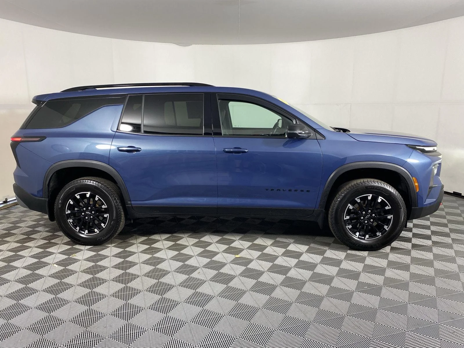 Used 2024 Lakeshore Blue Metallic Chevrolet  image 10