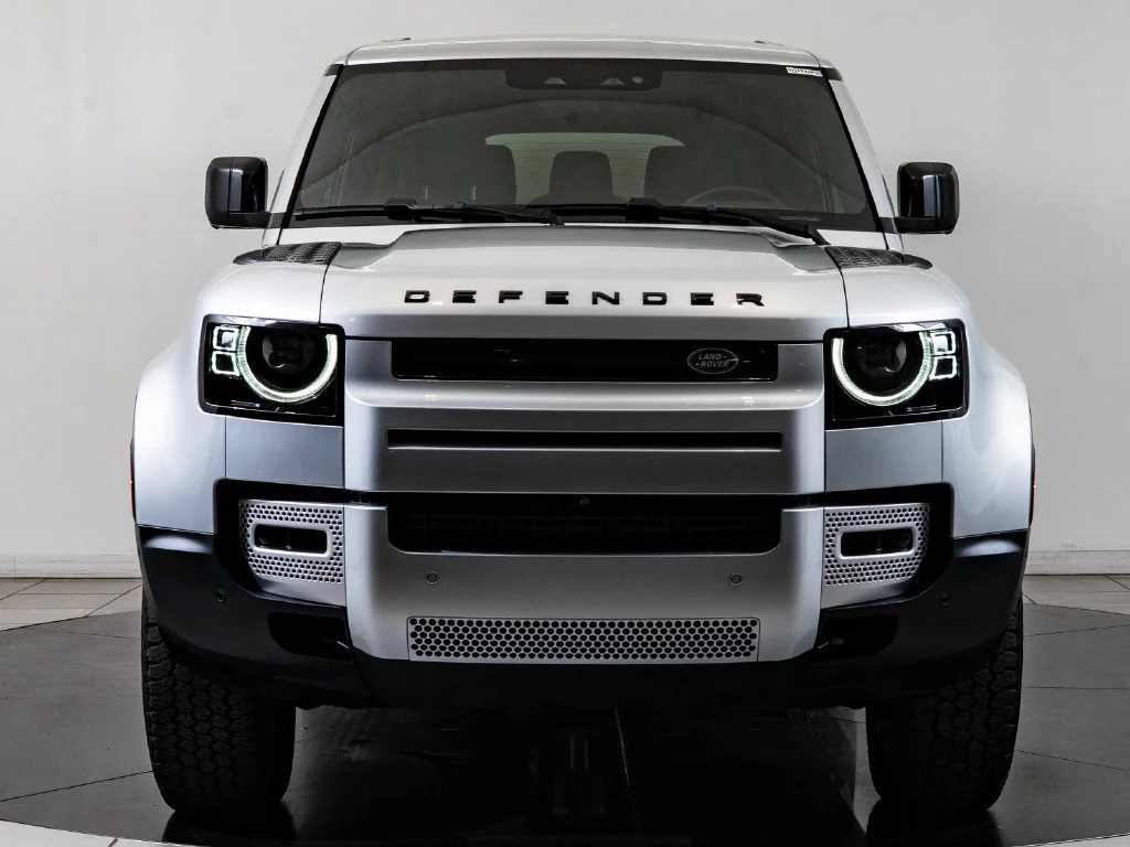Used 2024 Hakuba Silver Metallic Land Rover S image 2