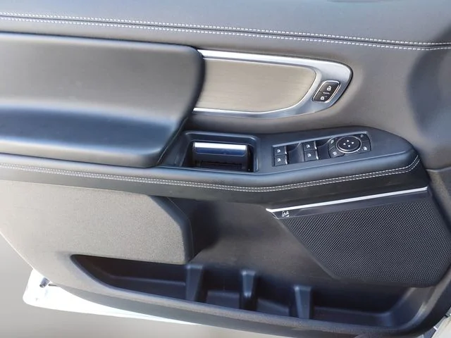 Used 2025  Ford Platinum image 10
