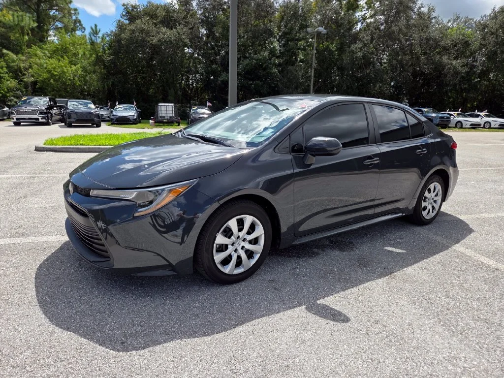 Used 2024  Toyota LE image 3