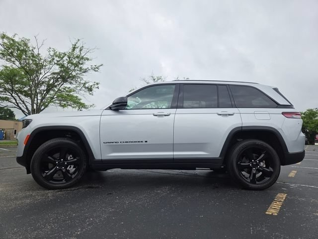 Used 2024 Silver Zynith Jeep Altitude X image 20
