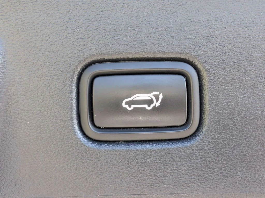 Used 2024 Black Hyundai SEL image 12