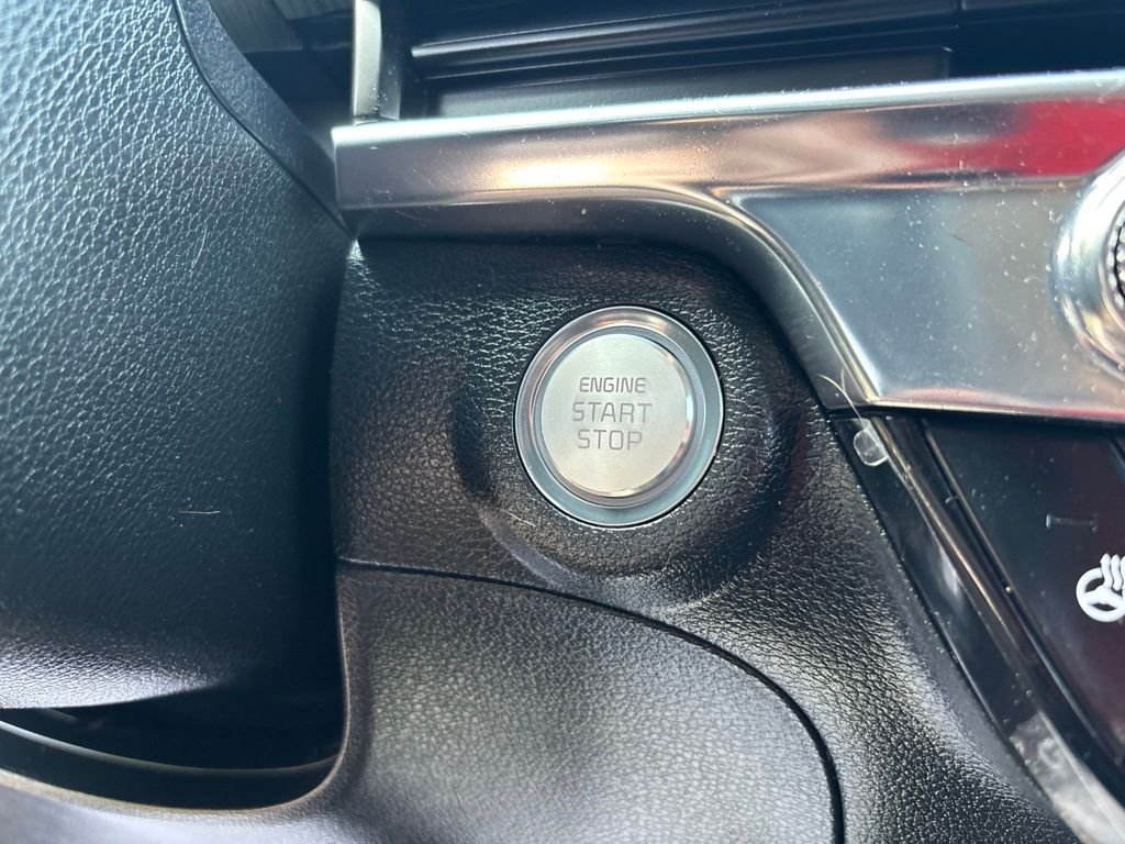 Used 2025 White Kia SX-Prestige image 25