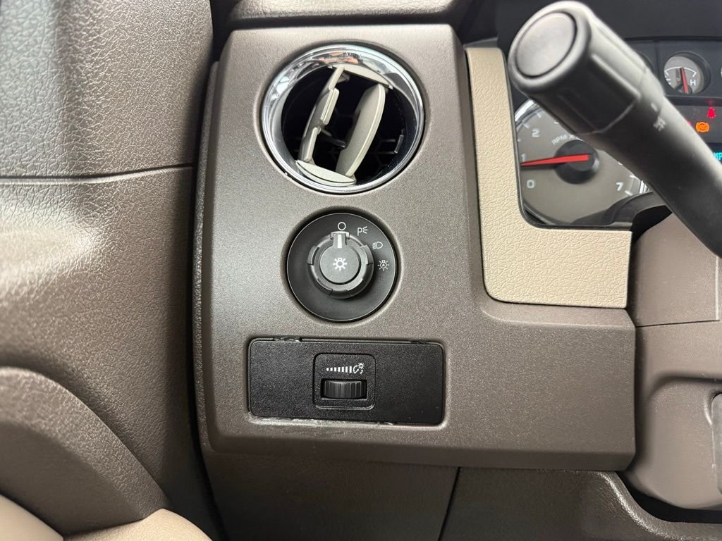Used 2009 Red Ford  image 22