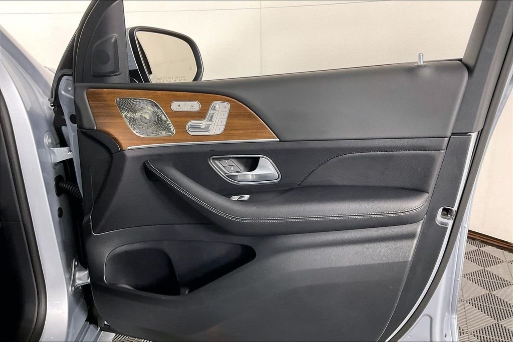 2025 Mercedes-Benz GLS Base - Photo 16