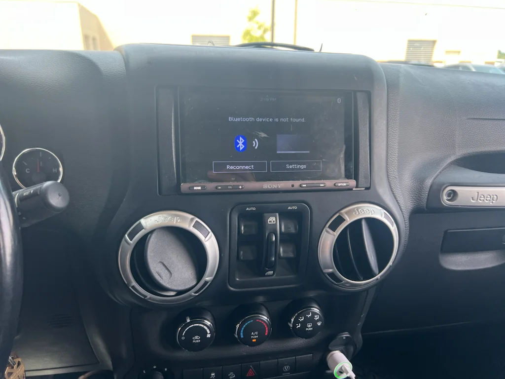 Used 2018 Black Clearcoat Jeep Sahara image 6