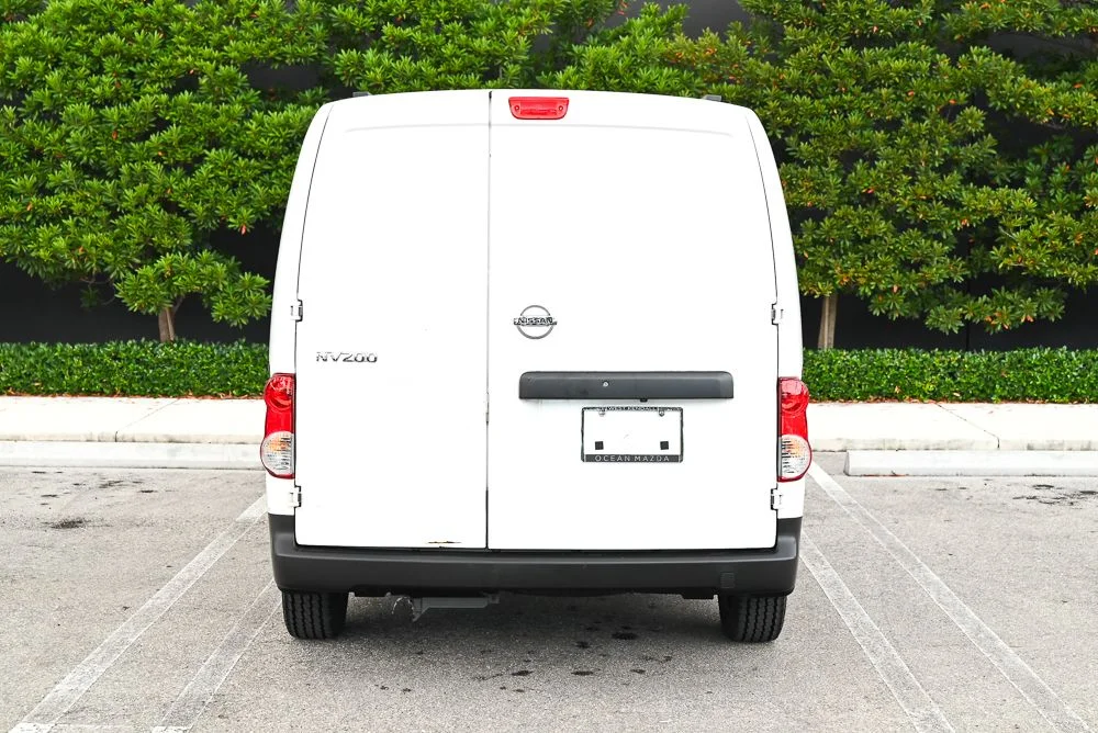 Used 2018 White Nissan S image 3