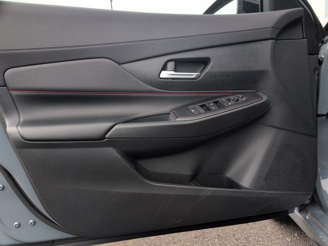 New 2026 Atlantic Gray Metallic / Super Black Two-tone Nissan SR image 9