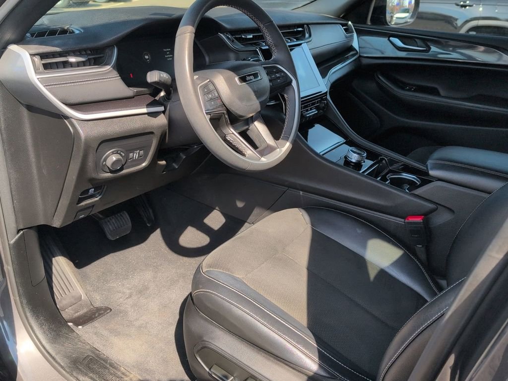 Used 2023 Gray Jeep Altitude image 11