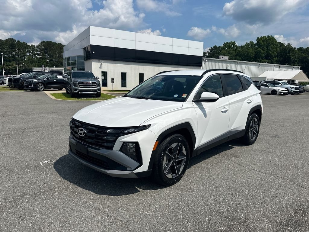 Used 2025 White Hyundai SEL image 3