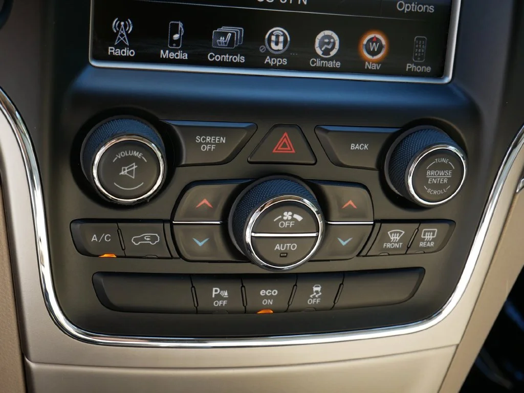 Used 2015 White Jeep Limited image 22