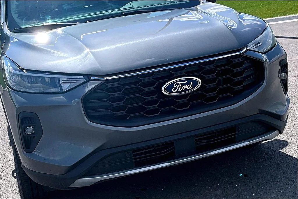 Used 2025 Gray Ford ST-Line Select image 28