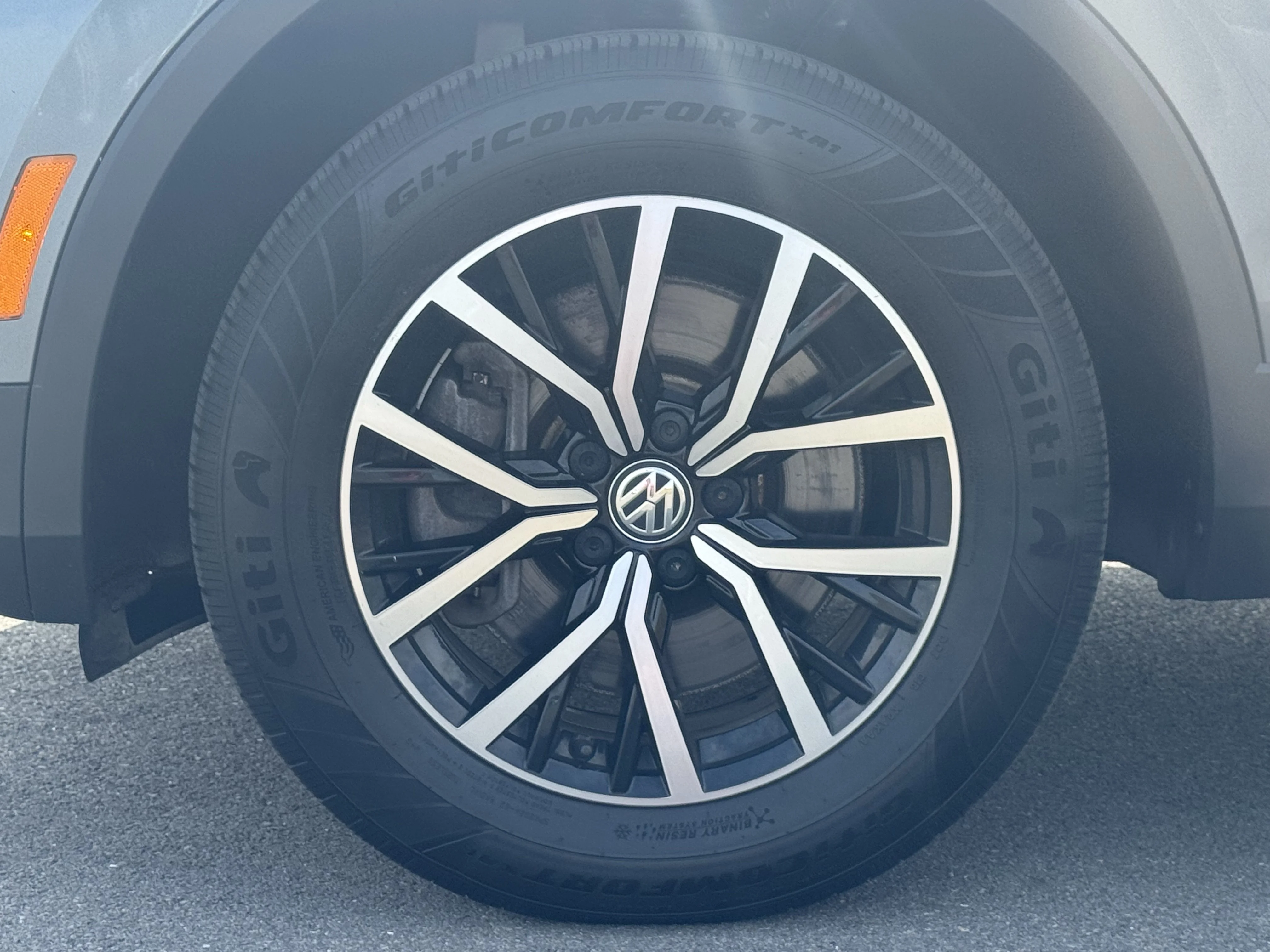 Used 2021 Platinum Gray Metallic Volkswagen SE image 11