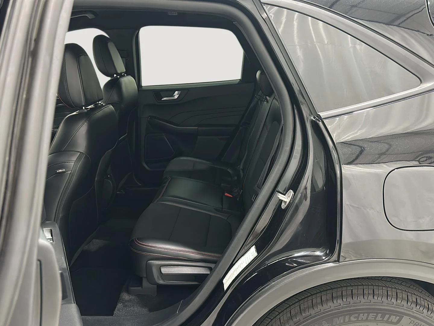 Used 2025 Agate Black Metallic Ford ST-Line image 22