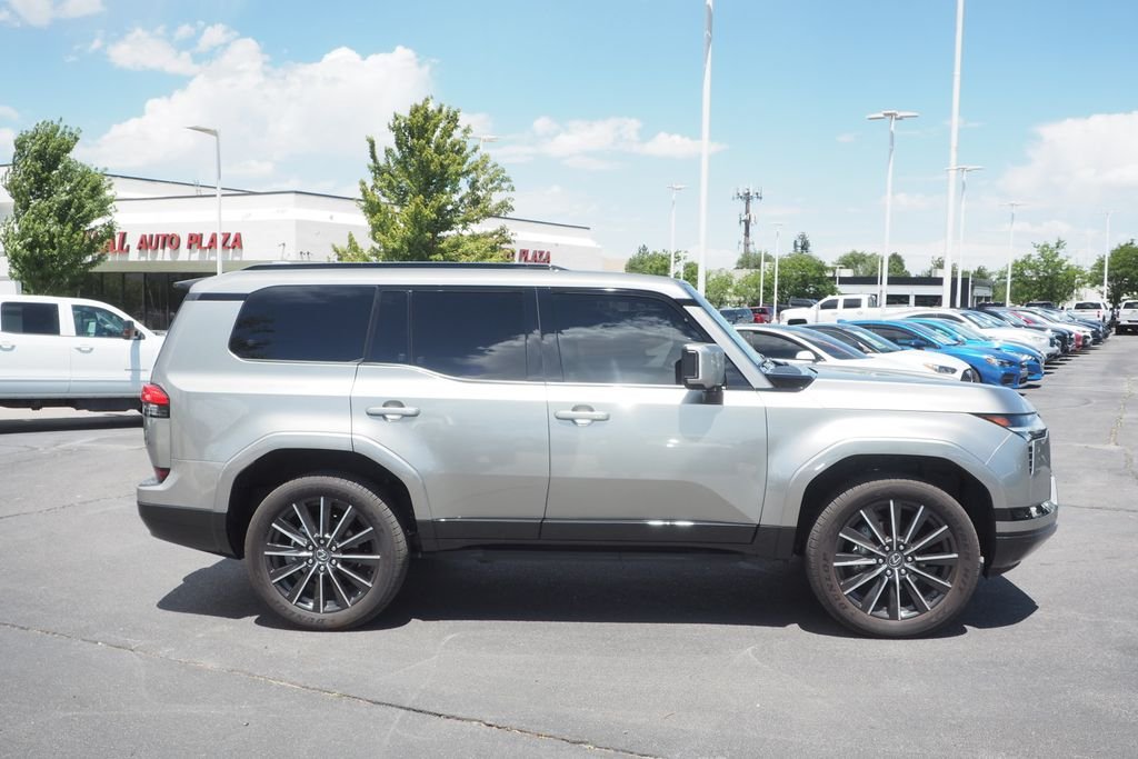 Used 2025 Silver Lexus 550 Luxury+ image 8