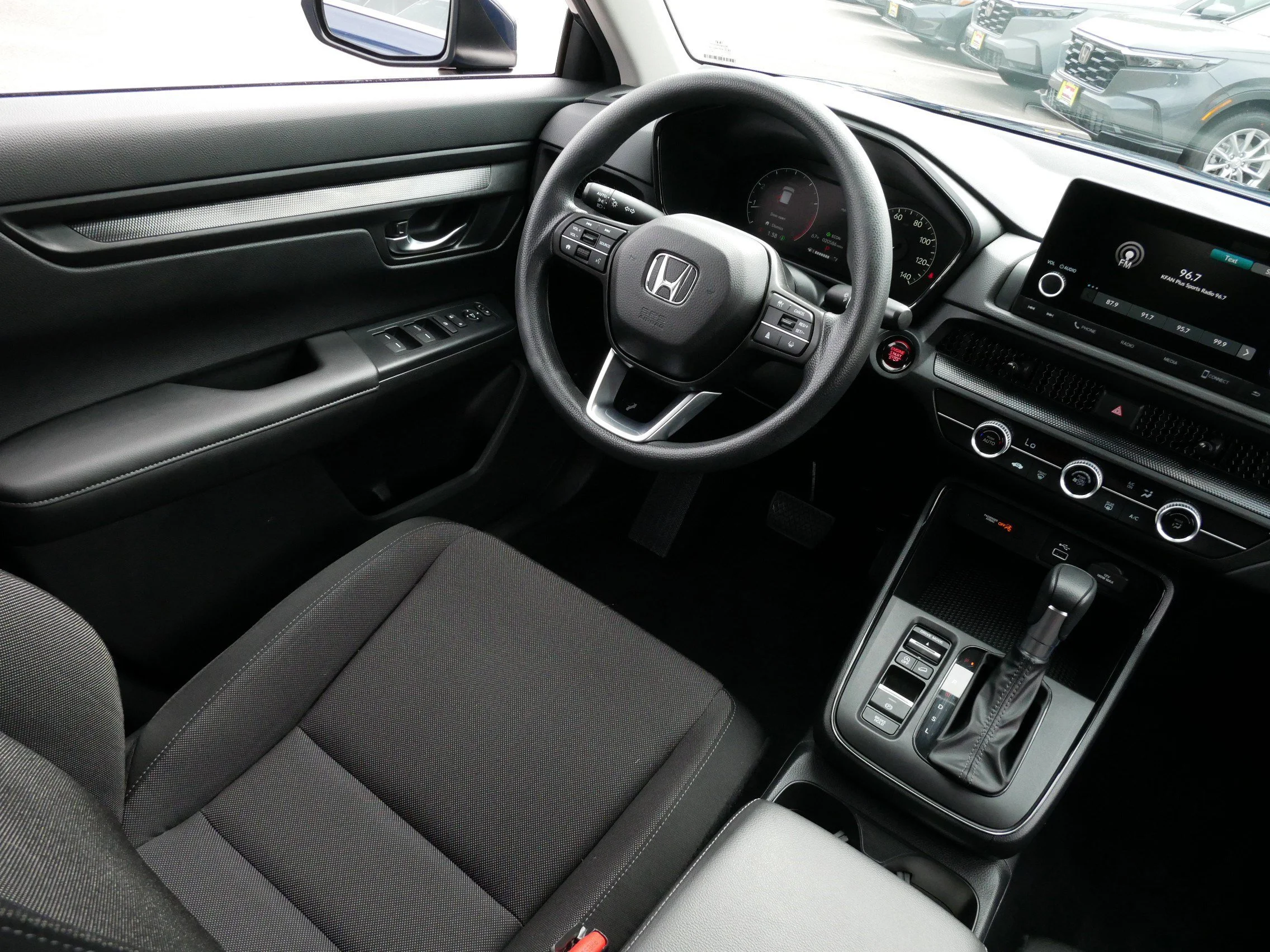 2024 Honda CR-V LX - Photo 9