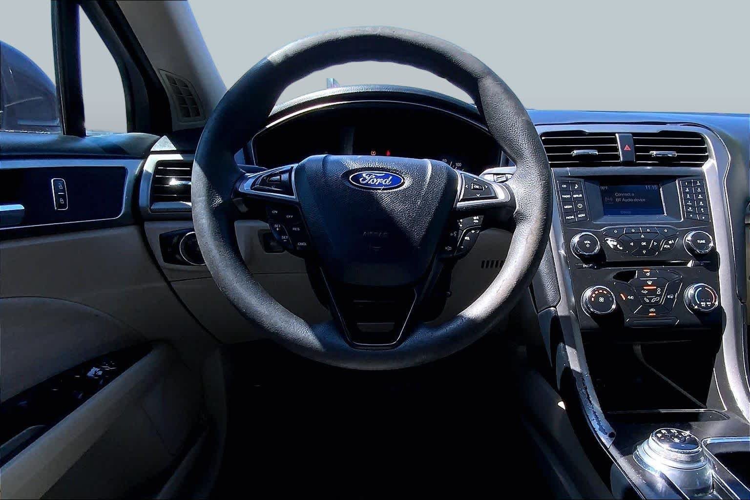 Used 2017 Magnetic Ford SE image 6
