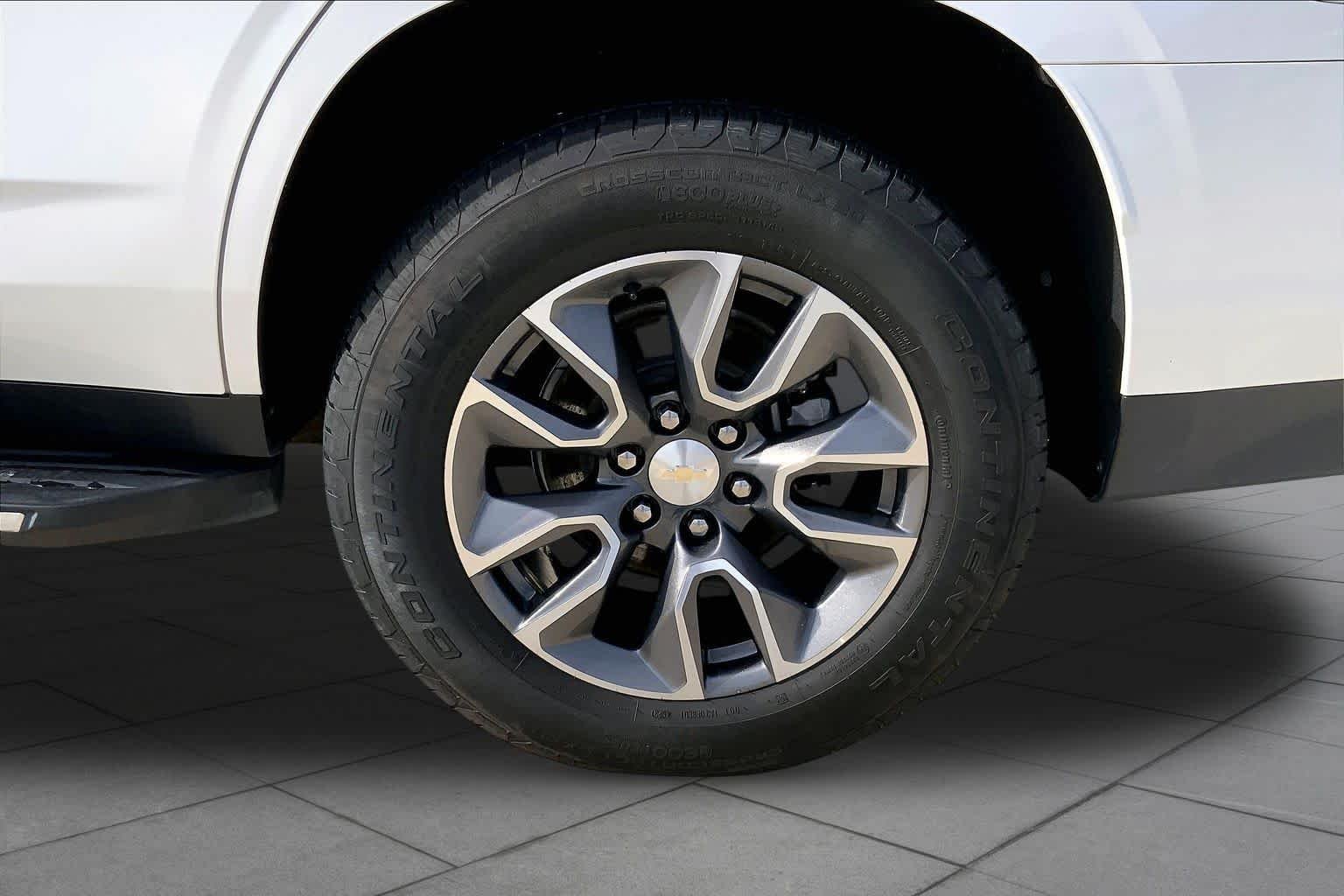 Used 2021 IRIDESCENT PEARL TRICOAT Chevrolet LT image 11