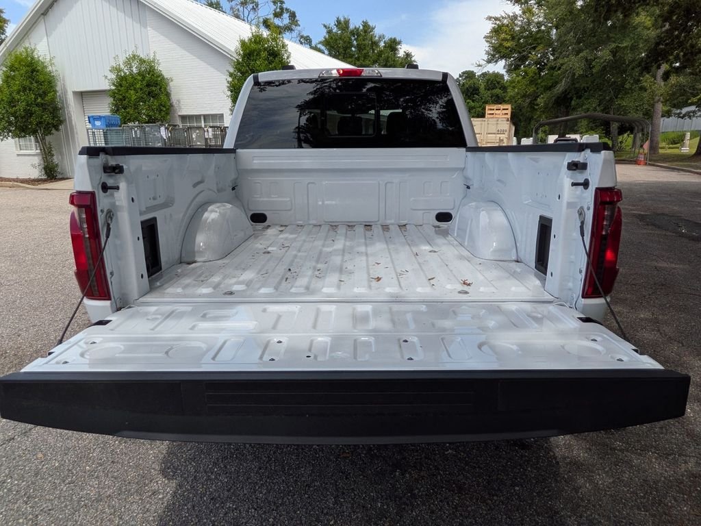 New 2026 Oxford White Ford XLT image 35