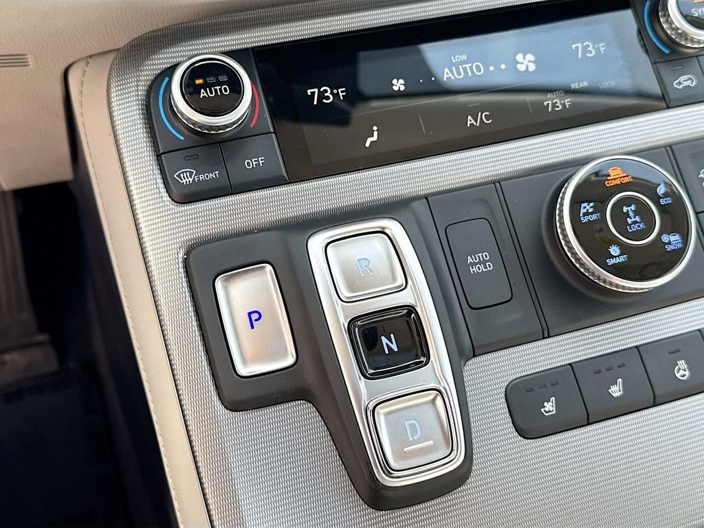Used 2023 White Hyundai Calligraphy image 19