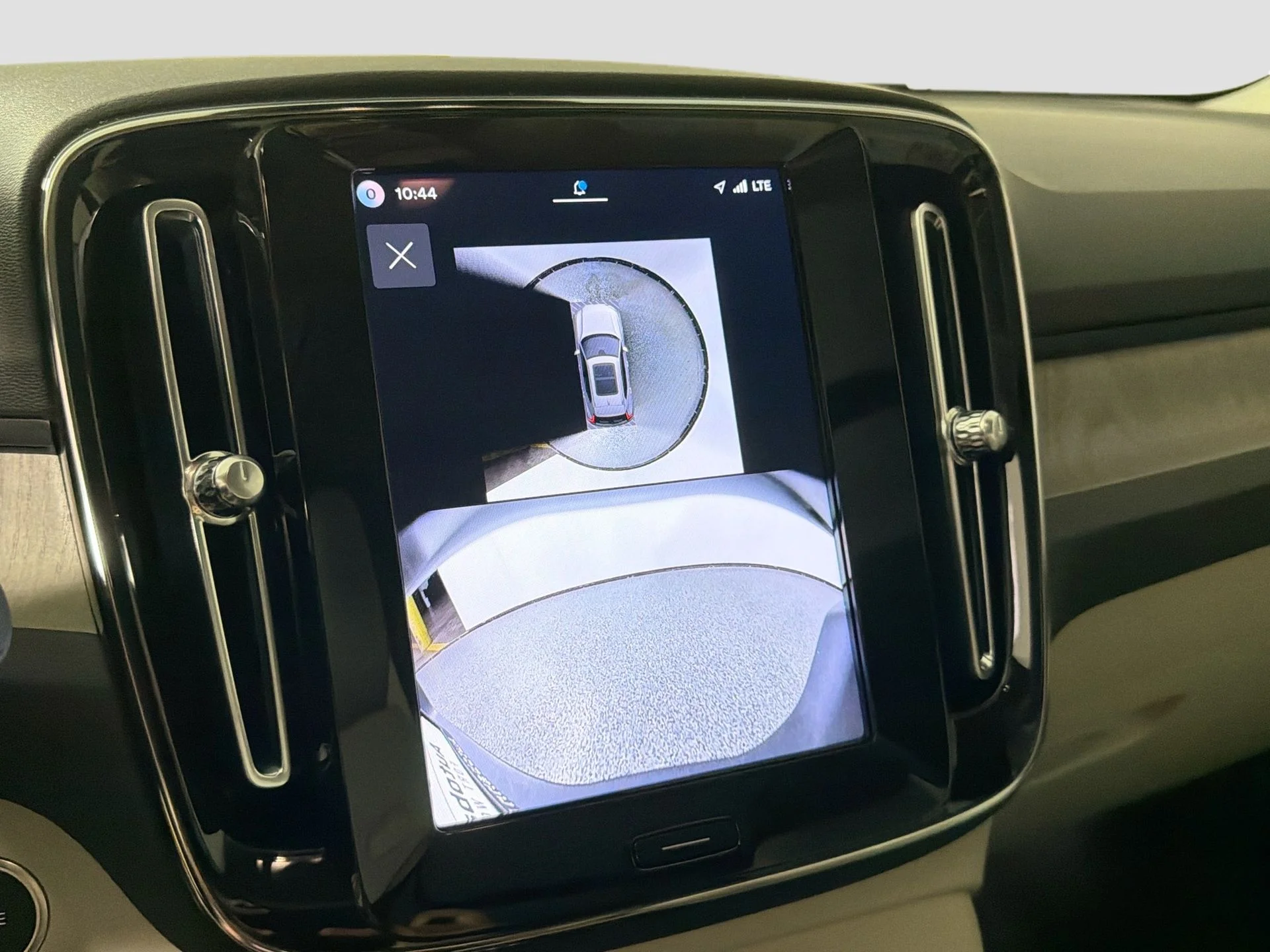 New 2026 Crystal White Volvo Plus image 13