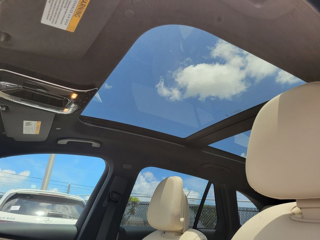 New 2026 Polar White Mercedes-Benz GLC 300 image 22