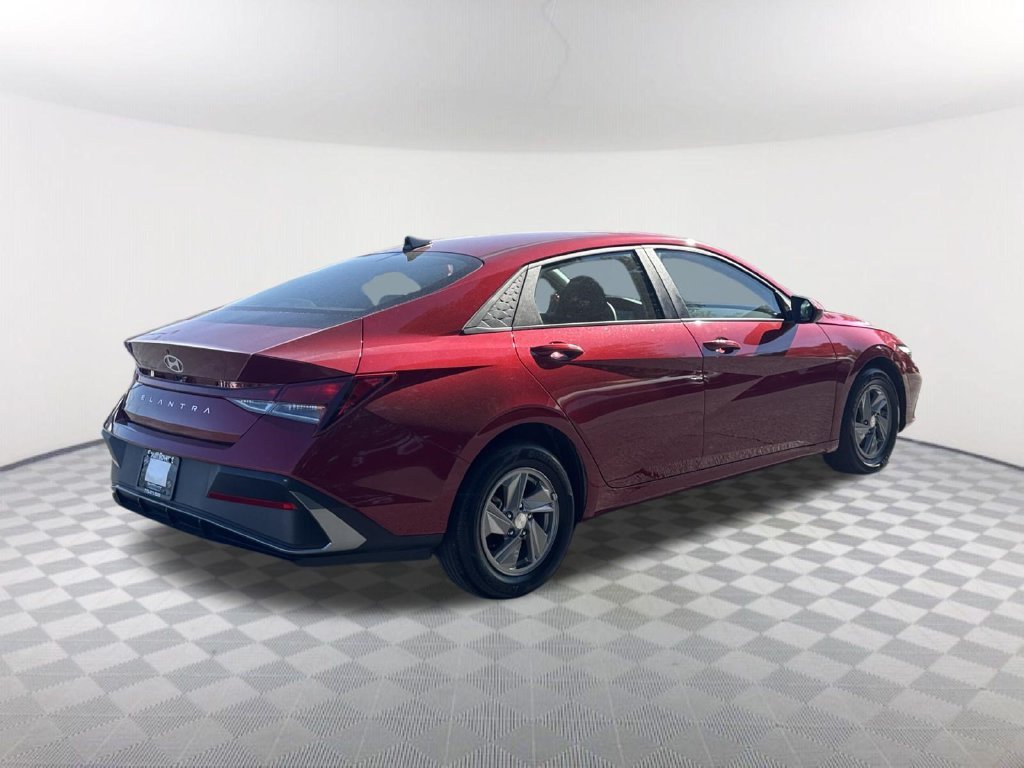 Used 2025 Red Hyundai SE image 5