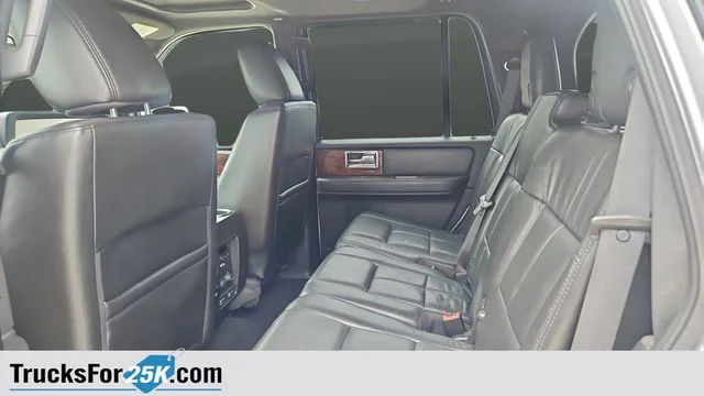 Used 2012 Ingot Silver Lincoln Base image 26