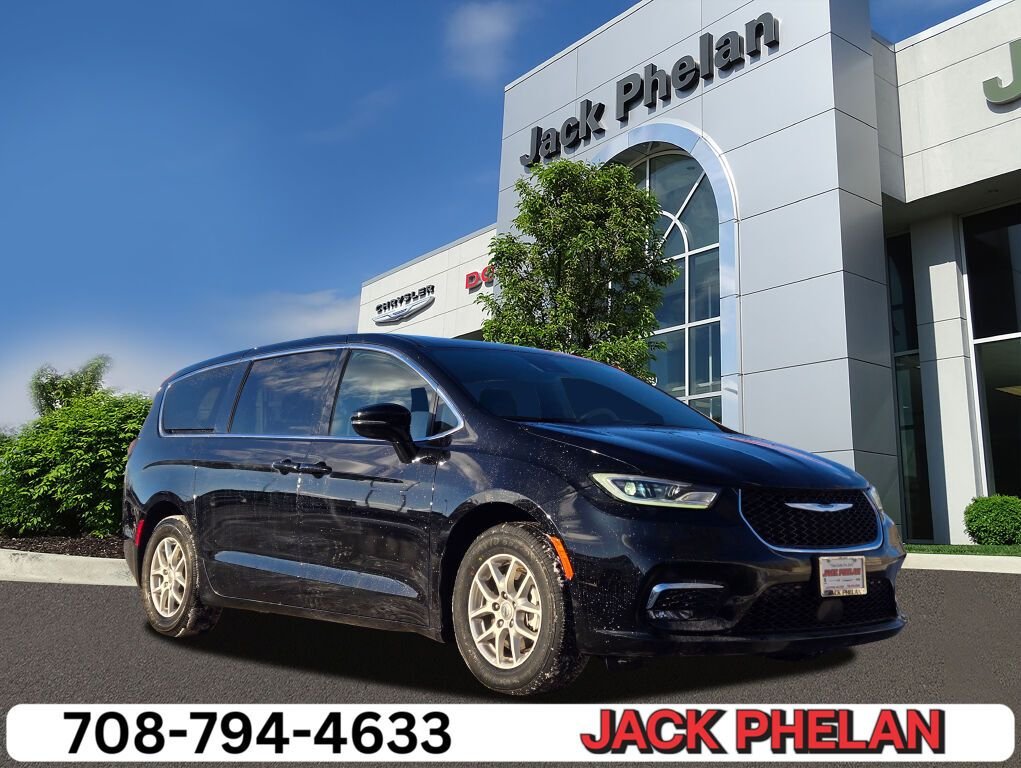 2025 Chrysler Pacifica Select