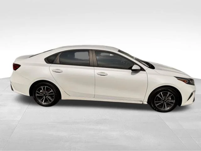 Used 2024 White Kia LXS image 6