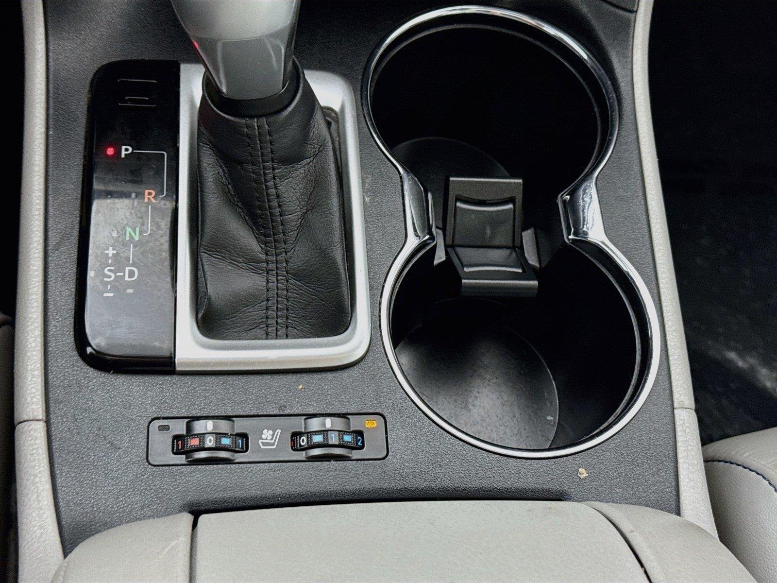Used 2015 Silver Sky Metallic Toyota Limited image 28