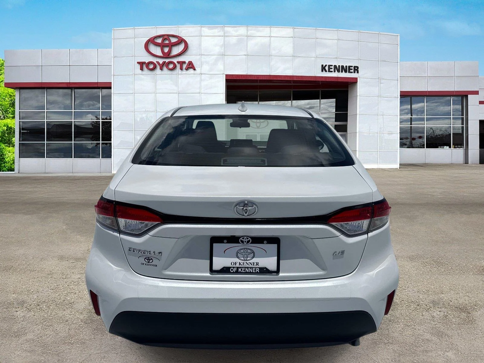 Used 2025 Wind Chill Pearl Toyota LE image 3